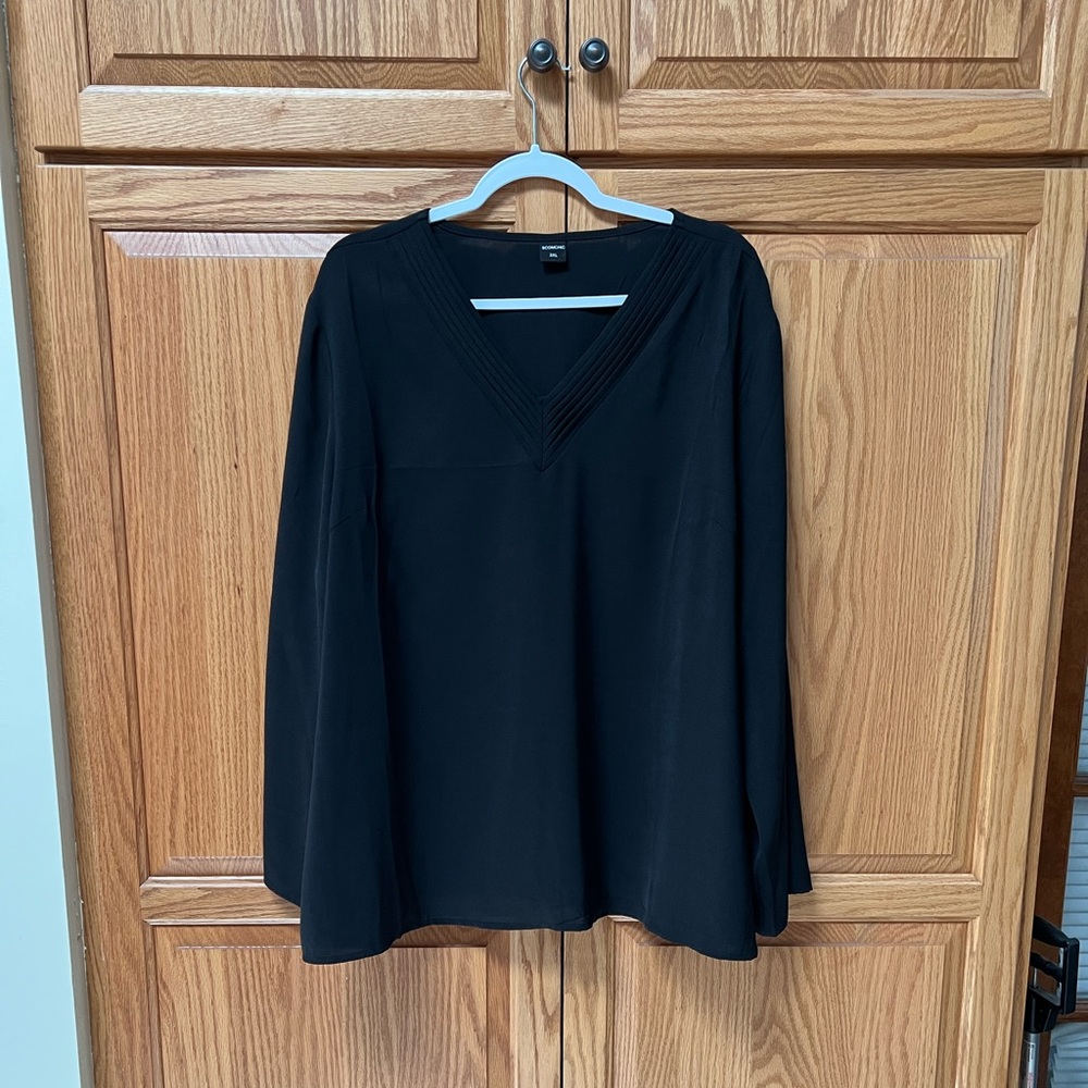 Scomchic Elegant Black V-Neck Women's Top, NWOT, Size 3XL